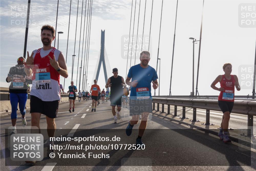 03.10.2026 - Köhlbrandbrückenlauf Yannick Fuchs http://msf.ph/oto/10772520 03.10.2026 09:28:54 Position 1 3820, 2528, 2080 meine-sportfotos.de