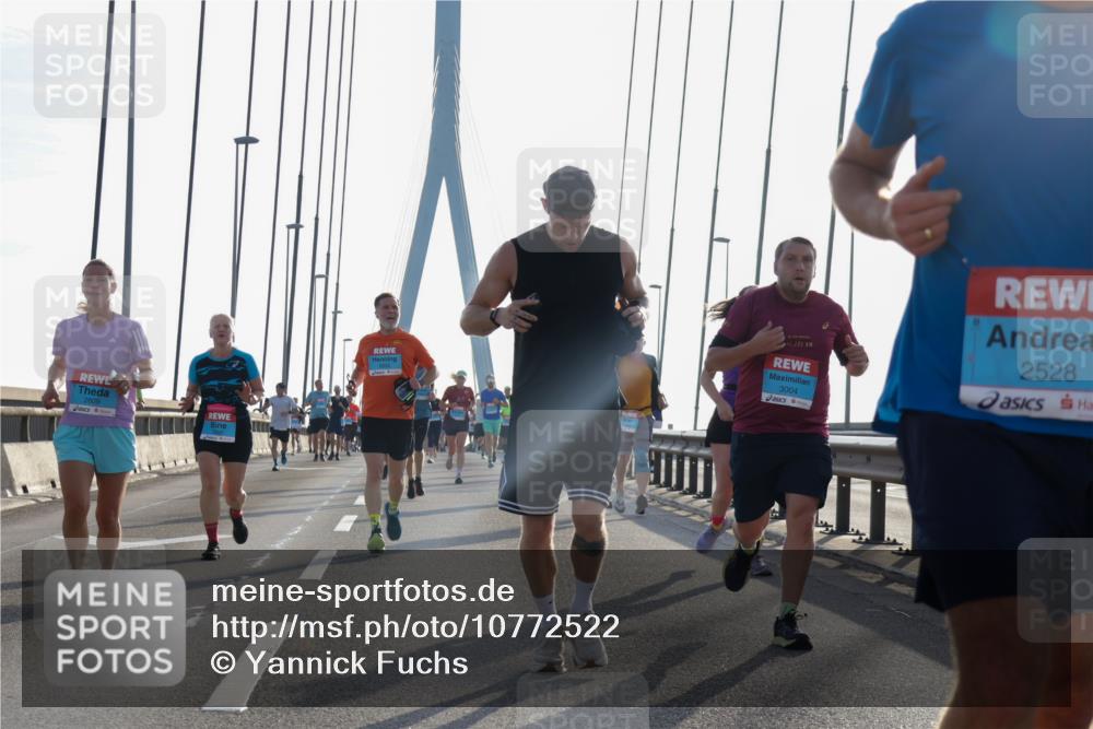 03.10.2026 - Köhlbrandbrückenlauf Yannick Fuchs http://msf.ph/oto/10772522 03.10.2026 09:28:55 Position 1 2609, 42, 195, 3004, 2528 meine-sportfotos.de