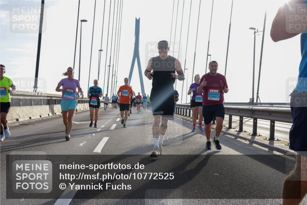03.10.2026 - Köhlbrandbrückenlauf Yannick Fuchs http://msf.ph/oto/10772525 03.10.2026 09:28:55 Position 1 42, 195, 3004 meine-sportfotos.de