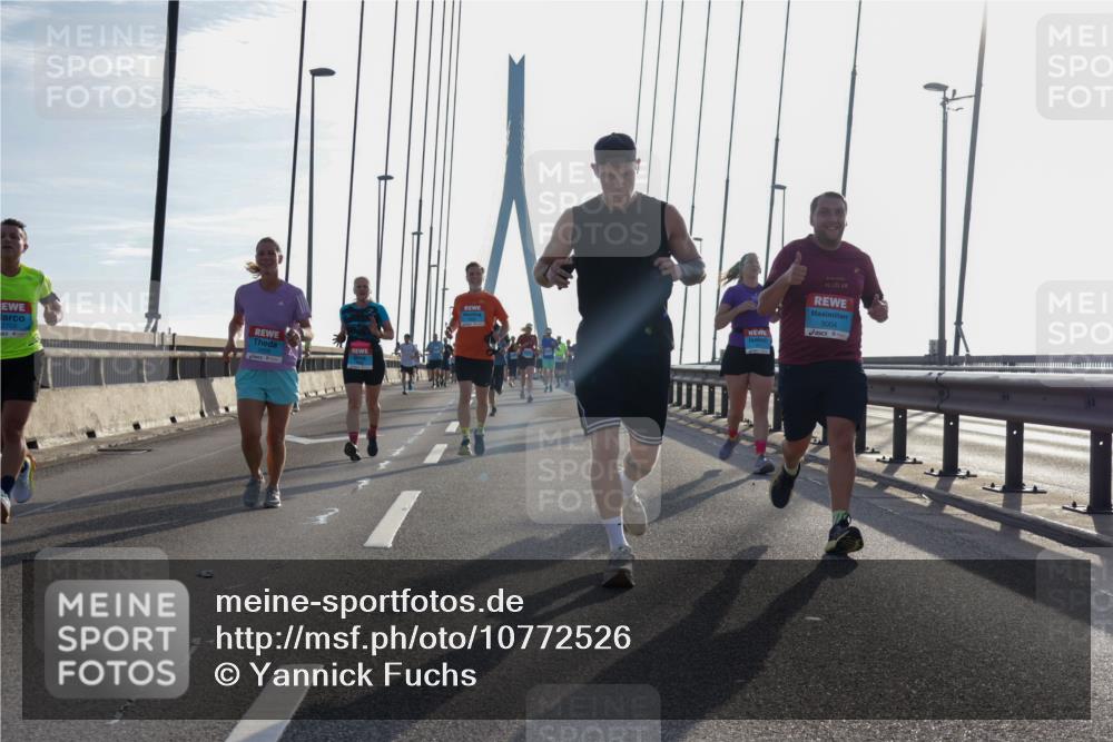 03.10.2026 - Köhlbrandbrückenlauf Yannick Fuchs http://msf.ph/oto/10772526 03.10.2026 09:28:55 Position 1 42, 195, 3004 meine-sportfotos.de