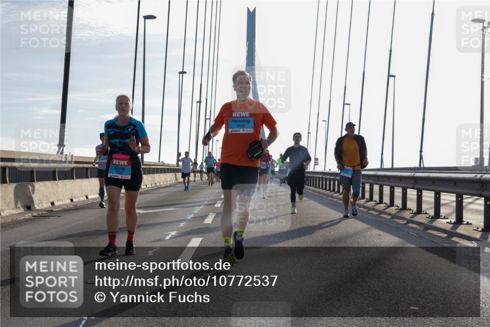 03.10.2026 - Köhlbrandbrückenlauf Yannick Fuchs http://msf.ph/oto/10772537 03.10.2026 09:28:57 Position 1 2292, 2633 meine-sportfotos.de
