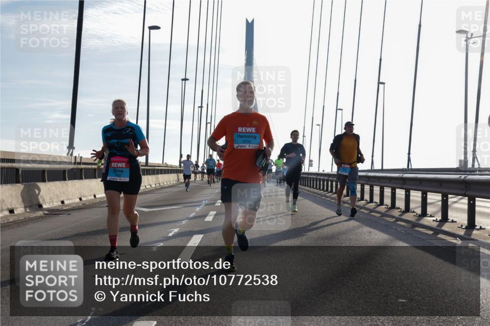 03.10.2026 - Köhlbrandbrückenlauf Yannick Fuchs http://msf.ph/oto/10772538 03.10.2026 09:28:57 Position 1 2633 meine-sportfotos.de
