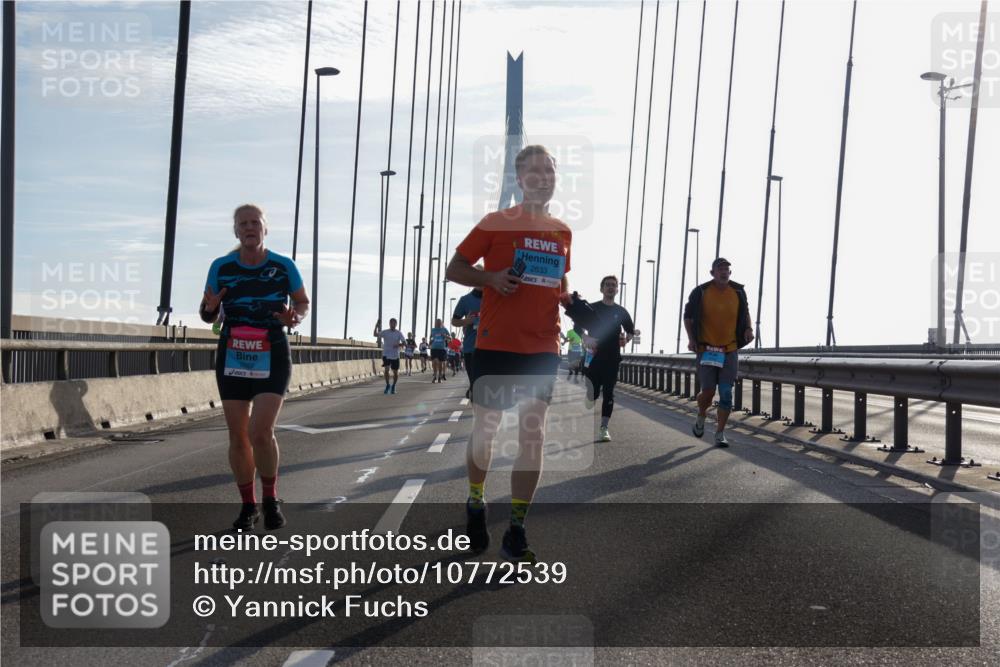 03.10.2026 - Köhlbrandbrückenlauf Yannick Fuchs http://msf.ph/oto/10772539 03.10.2026 09:28:58 Position 1 2633 meine-sportfotos.de