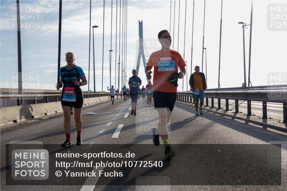 03.10.2026 - Köhlbrandbrückenlauf Yannick Fuchs http://msf.ph/oto/10772540 03.10.2026 09:28:58 Position 1 2633 meine-sportfotos.de