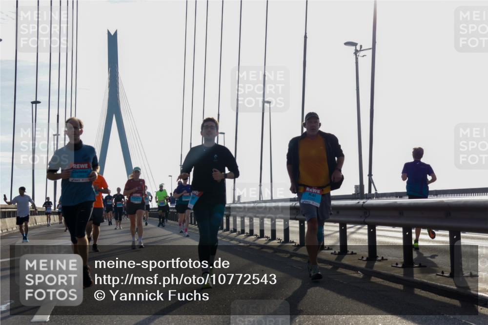 03.10.2026 - Köhlbrandbrückenlauf Yannick Fuchs http://msf.ph/oto/10772543 03.10.2026 09:28:59 Position 1  meine-sportfotos.de