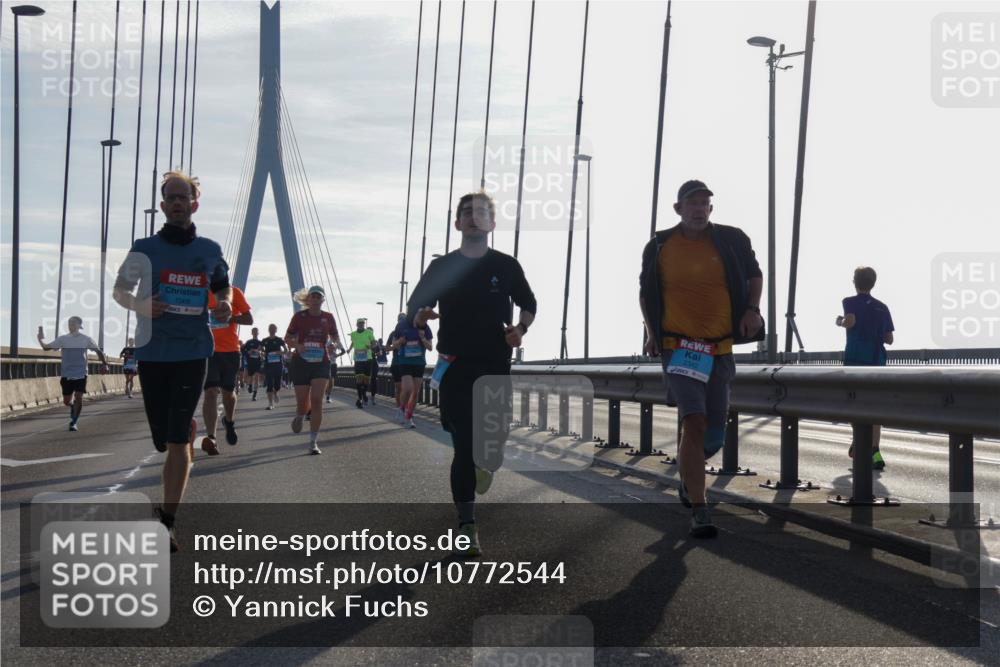 03.10.2026 - Köhlbrandbrückenlauf Yannick Fuchs http://msf.ph/oto/10772544 03.10.2026 09:28:59 Position 1 1068, 2342 meine-sportfotos.de