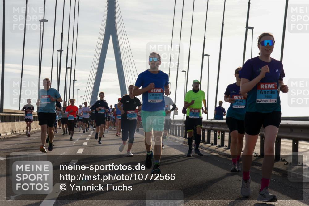 03.10.2026 - Köhlbrandbrückenlauf Yannick Fuchs http://msf.ph/oto/10772566 03.10.2026 09:29:05 Position 1 2489, 2682, 2683 meine-sportfotos.de