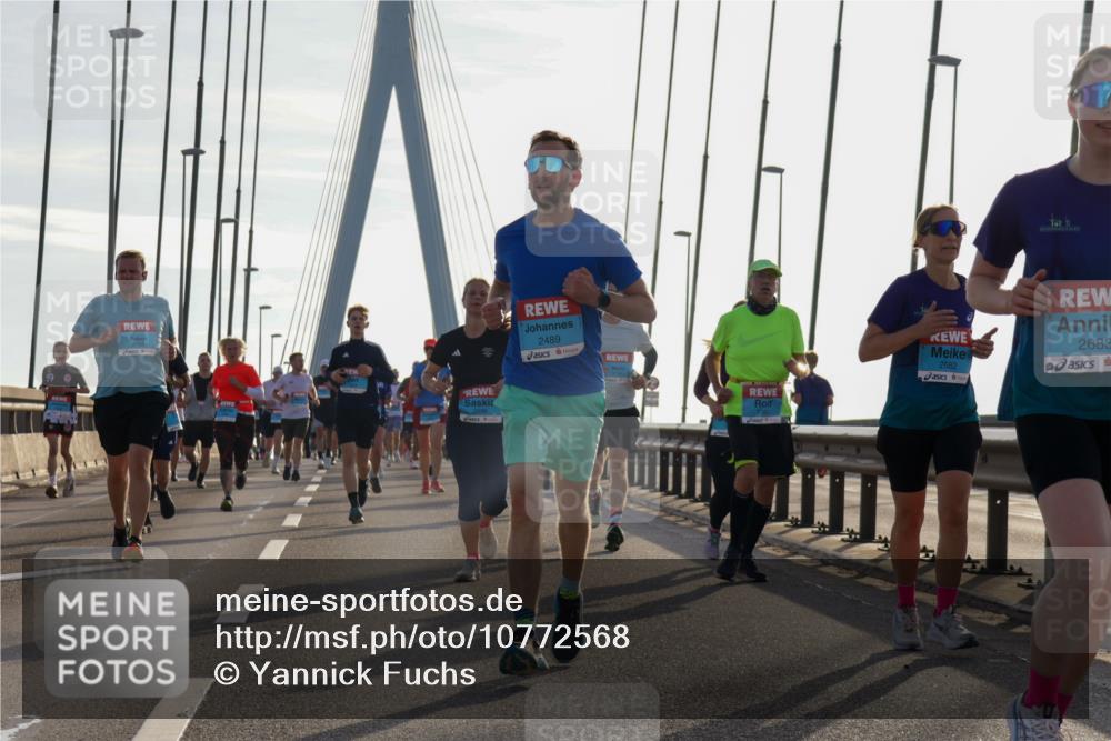 03.10.2026 - Köhlbrandbrückenlauf Yannick Fuchs http://msf.ph/oto/10772568 03.10.2026 09:29:05 Position 1 3768, 2489, 2682, 2683 meine-sportfotos.de