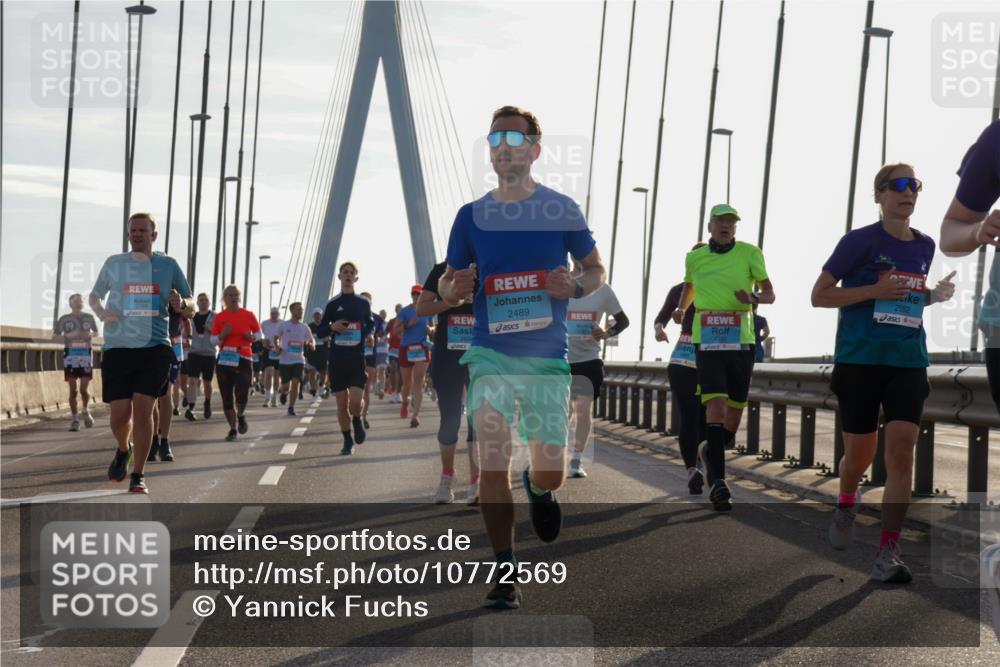 03.10.2026 - Köhlbrandbrückenlauf Yannick Fuchs http://msf.ph/oto/10772569 03.10.2026 09:29:05 Position 1 2489, 2682, 1350 meine-sportfotos.de