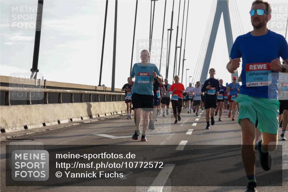 03.10.2026 - Köhlbrandbrückenlauf Yannick Fuchs http://msf.ph/oto/10772572 03.10.2026 09:29:06 Position 1 85, 3768, 2489 meine-sportfotos.de
