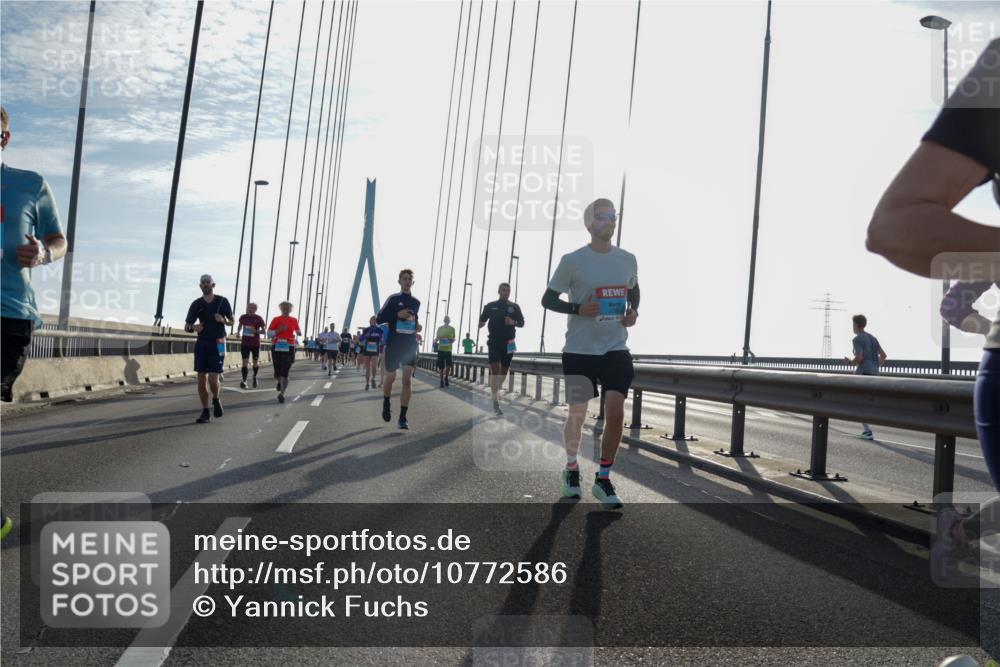 03.10.2026 - Köhlbrandbrückenlauf Yannick Fuchs http://msf.ph/oto/10772586 03.10.2026 09:29:10 Position 1  meine-sportfotos.de