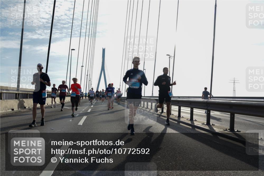 03.10.2026 - Köhlbrandbrückenlauf Yannick Fuchs http://msf.ph/oto/10772592 03.10.2026 09:29:11 Position 1 1334 meine-sportfotos.de