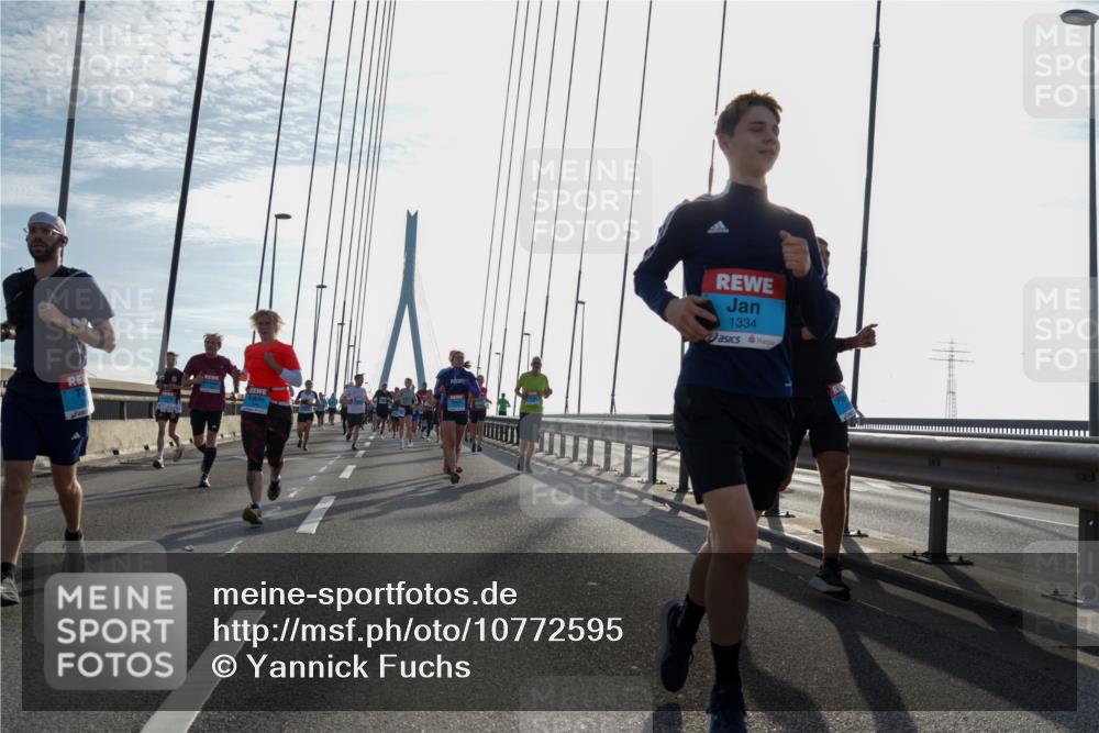 03.10.2026 - Köhlbrandbrückenlauf Yannick Fuchs http://msf.ph/oto/10772595 03.10.2026 09:29:11 Position 1 1334 meine-sportfotos.de
