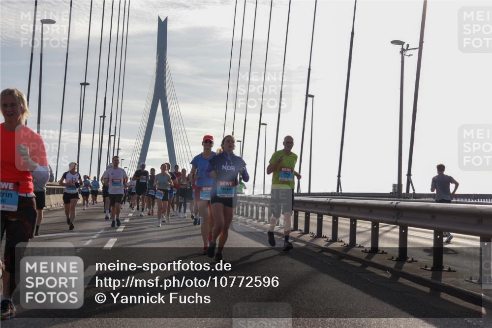 03.10.2026 - Köhlbrandbrückenlauf Yannick Fuchs http://msf.ph/oto/10772596 03.10.2026 09:29:12 Position 1 46 meine-sportfotos.de