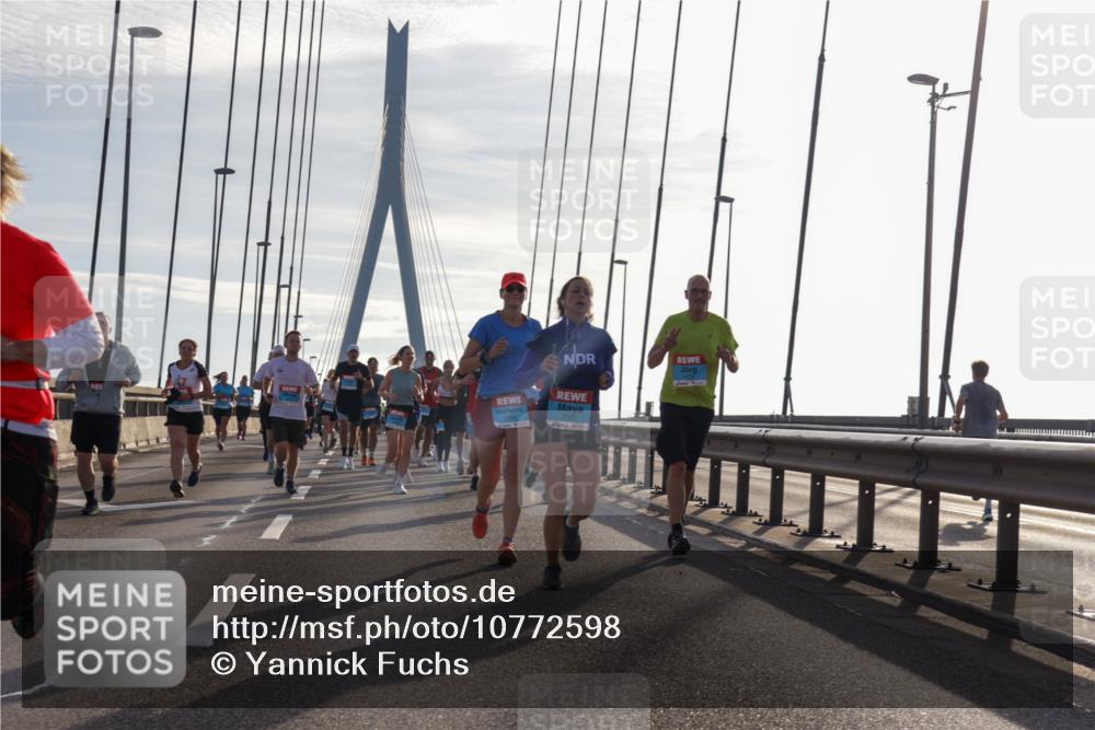 03.10.2026 - Köhlbrandbrückenlauf Yannick Fuchs http://msf.ph/oto/10772598 03.10.2026 09:29:12 Position 1  meine-sportfotos.de