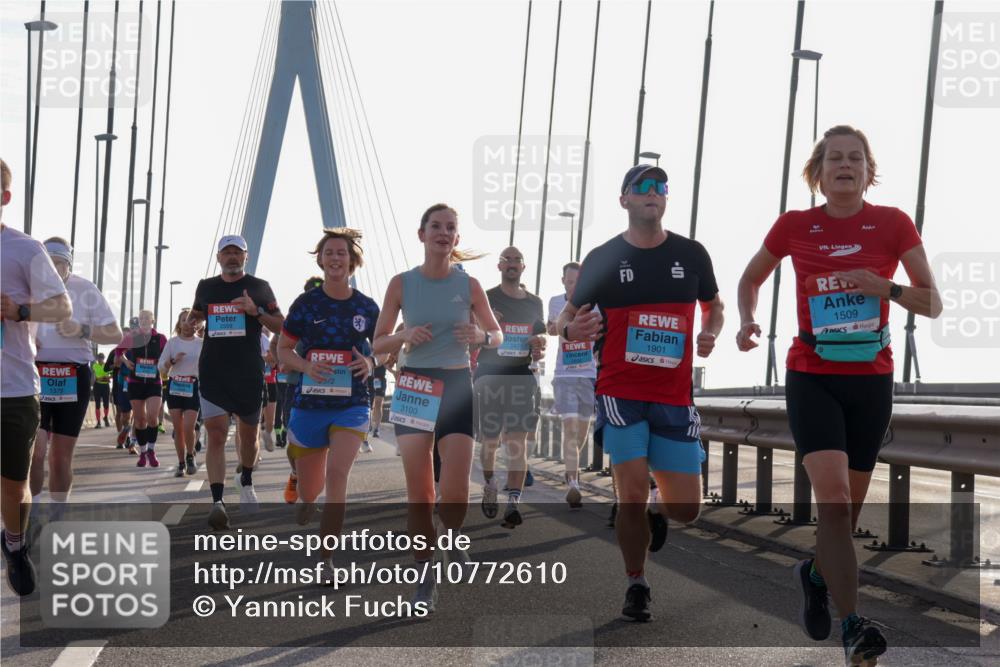 03.10.2026 - Köhlbrandbrückenlauf Yannick Fuchs http://msf.ph/oto/10772610 03.10.2026 09:29:15 Position 1 1379, 2559, 20, 2, 3100, 1901, 1509 meine-sportfotos.de