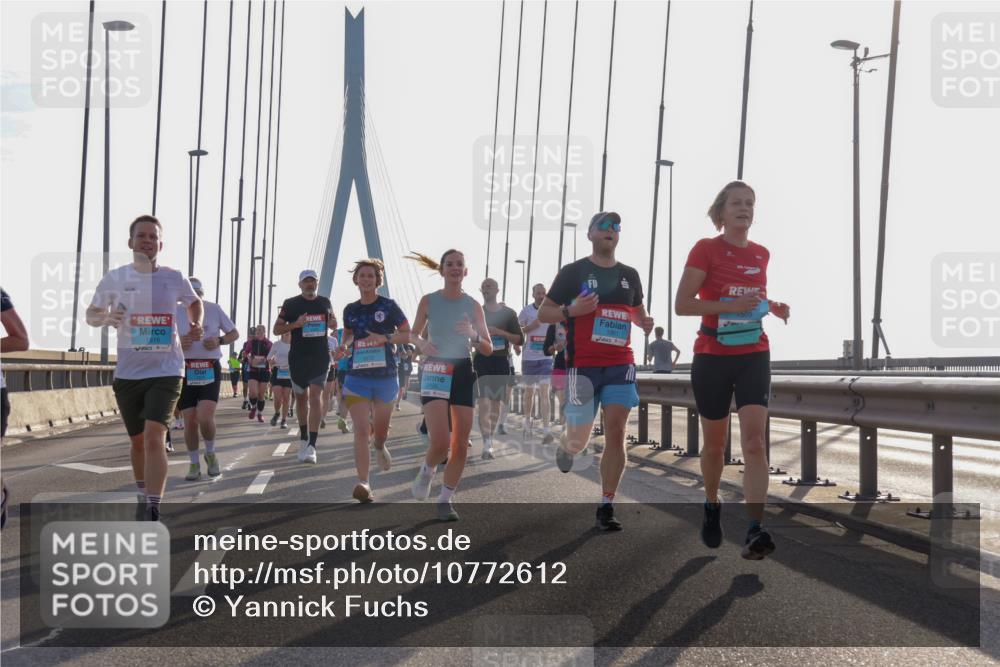 03.10.2026 - Köhlbrandbrückenlauf Yannick Fuchs http://msf.ph/oto/10772612 03.10.2026 09:29:16 Position 1 1616, 1901, 1509 meine-sportfotos.de