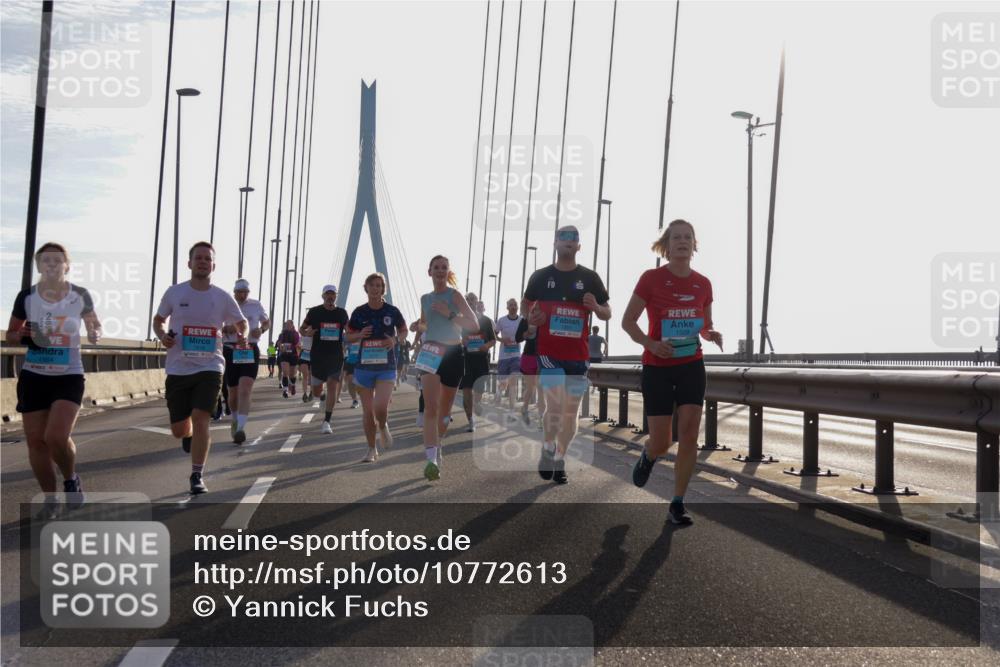03.10.2026 - Köhlbrandbrückenlauf Yannick Fuchs http://msf.ph/oto/10772613 03.10.2026 09:29:16 Position 1 7, 1564, 1509 meine-sportfotos.de