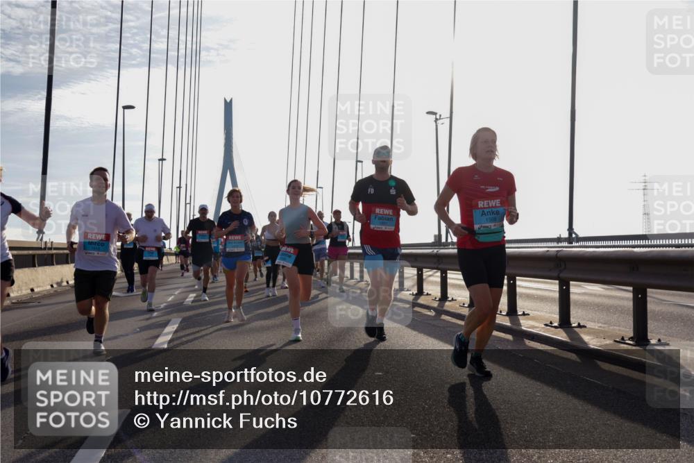 03.10.2026 - Köhlbrandbrückenlauf Yannick Fuchs http://msf.ph/oto/10772616 03.10.2026 09:29:17 Position 1 1616, 1509 meine-sportfotos.de