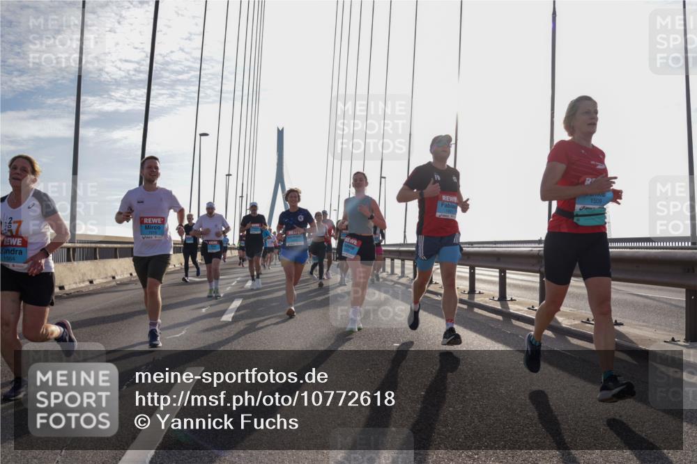 03.10.2026 - Köhlbrandbrückenlauf Yannick Fuchs http://msf.ph/oto/10772618 03.10.2026 09:29:17 Position 1 1564, 1509 meine-sportfotos.de