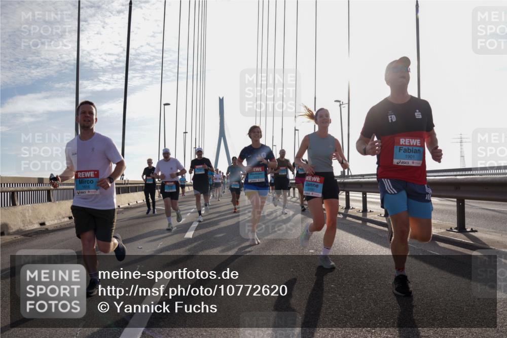 03.10.2026 - Köhlbrandbrückenlauf Yannick Fuchs http://msf.ph/oto/10772620 03.10.2026 09:29:18 Position 1 1616, 3100, 1901 meine-sportfotos.de