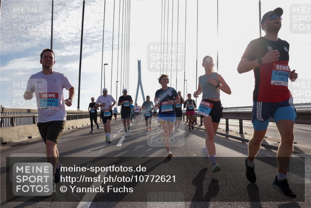 03.10.2026 - Köhlbrandbrückenlauf Yannick Fuchs http://msf.ph/oto/10772621 03.10.2026 09:29:18 Position 1 1616, 3100, 1901 meine-sportfotos.de