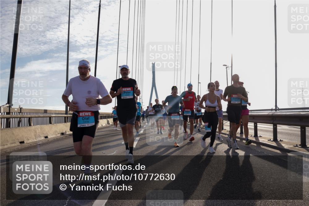 03.10.2026 - Köhlbrandbrückenlauf Yannick Fuchs http://msf.ph/oto/10772630 03.10.2026 09:29:19 Position 1 1379 meine-sportfotos.de