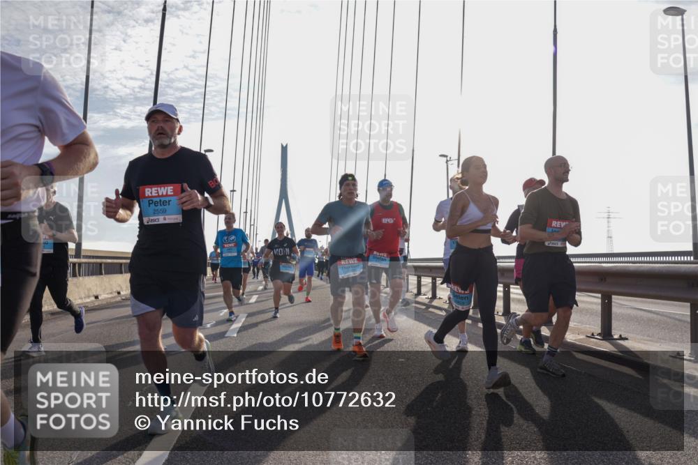 03.10.2026 - Köhlbrandbrückenlauf Yannick Fuchs http://msf.ph/oto/10772632 03.10.2026 09:29:20 Position 1 2559 meine-sportfotos.de