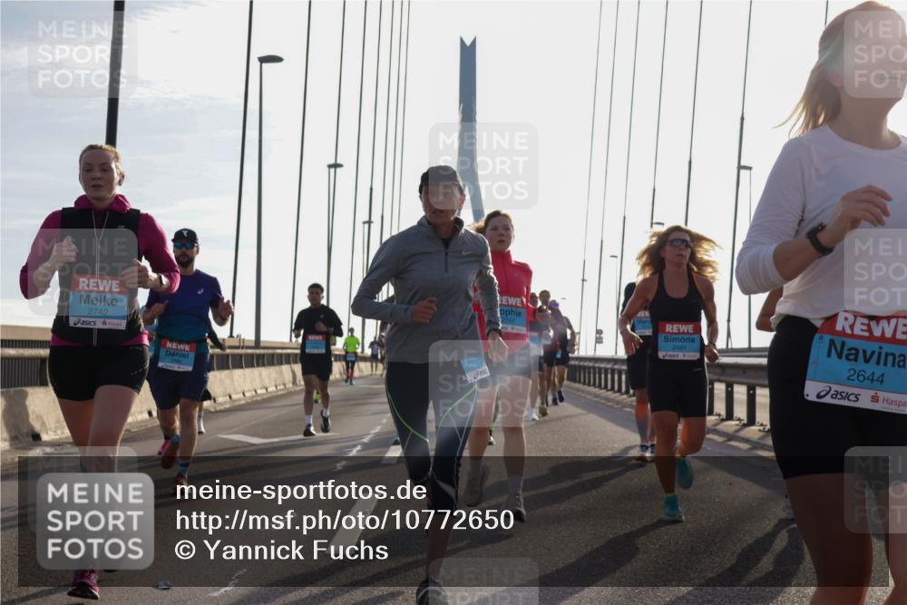03.10.2026 - Köhlbrandbrückenlauf Yannick Fuchs http://msf.ph/oto/10772650 03.10.2026 09:29:24 Position 1 2742, 2744, 2491, 2644 meine-sportfotos.de