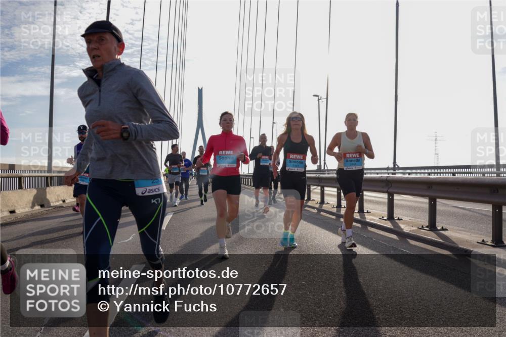 03.10.2026 - Köhlbrandbrückenlauf Yannick Fuchs http://msf.ph/oto/10772657 03.10.2026 09:29:25 Position 1 25, 2445 meine-sportfotos.de