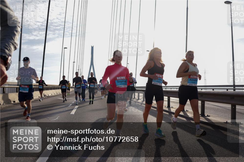 03.10.2026 - Köhlbrandbrückenlauf Yannick Fuchs http://msf.ph/oto/10772658 03.10.2026 09:29:25 Position 1 2744, 2491, 2445 meine-sportfotos.de