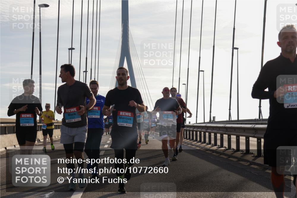 03.10.2026 - Köhlbrandbrückenlauf Yannick Fuchs http://msf.ph/oto/10772660 03.10.2026 09:29:26 Position 1 2392, 2722, 2749, 2723, 25 meine-sportfotos.de