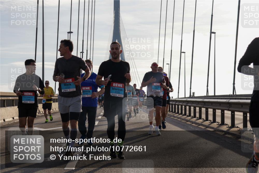 03.10.2026 - Köhlbrandbrückenlauf Yannick Fuchs http://msf.ph/oto/10772661 03.10.2026 09:29:26 Position 1 2392, 2722, 2749, 2723 meine-sportfotos.de