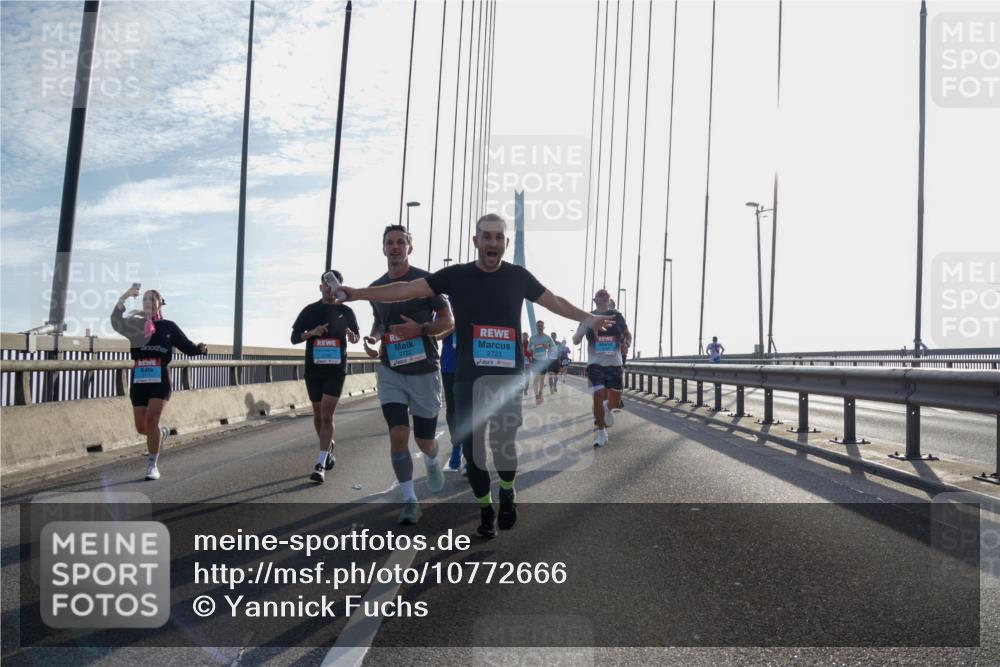 03.10.2026 - Köhlbrandbrückenlauf Yannick Fuchs http://msf.ph/oto/10772666 03.10.2026 09:29:28 Position 1 2723 meine-sportfotos.de