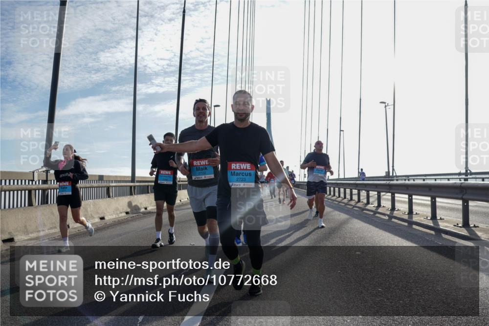 03.10.2026 - Köhlbrandbrückenlauf Yannick Fuchs http://msf.ph/oto/10772668 03.10.2026 09:29:28 Position 1 2722, 2723 meine-sportfotos.de