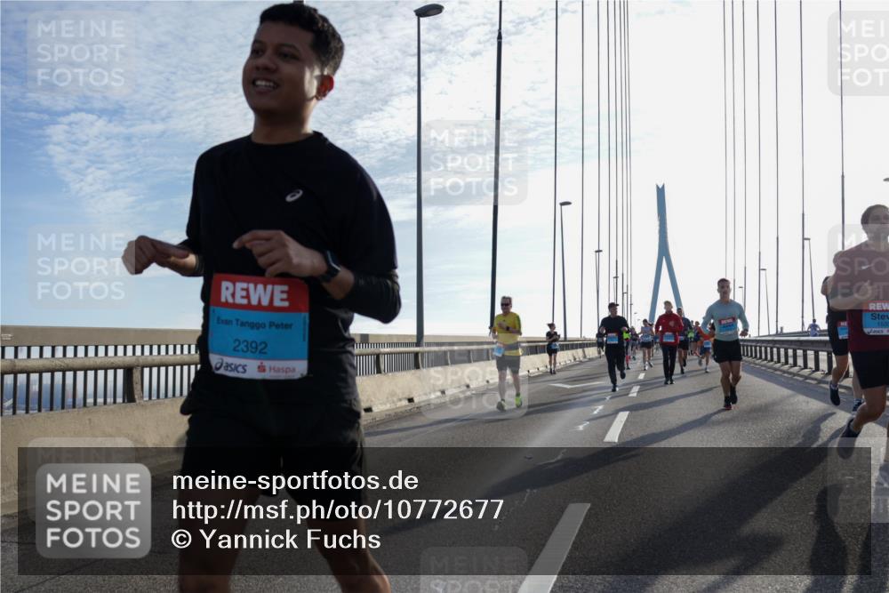 03.10.2026 - Köhlbrandbrückenlauf Yannick Fuchs http://msf.ph/oto/10772677 03.10.2026 09:29:30 Position 1 2392, 1535 meine-sportfotos.de