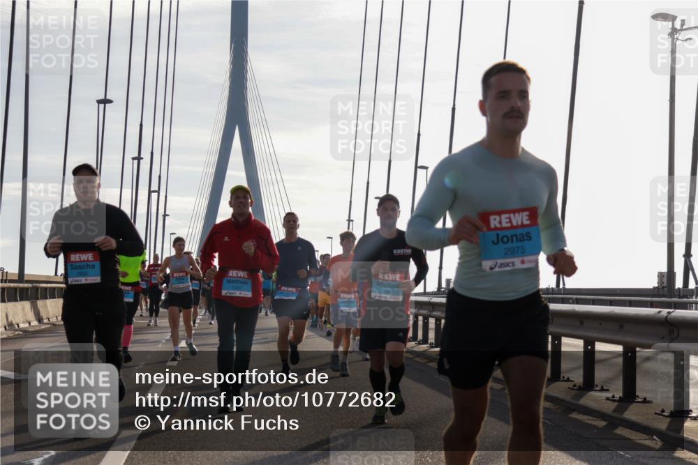 03.10.2026 - Köhlbrandbrückenlauf Yannick Fuchs http://msf.ph/oto/10772682 03.10.2026 09:29:31 Position 1 2950, 2973, 2849, 1207 meine-sportfotos.de