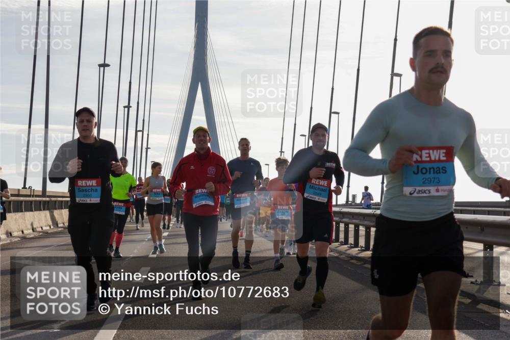 03.10.2026 - Köhlbrandbrückenlauf Yannick Fuchs http://msf.ph/oto/10772683 03.10.2026 09:29:32 Position 1 2950, 1207, 2973, 2849 meine-sportfotos.de