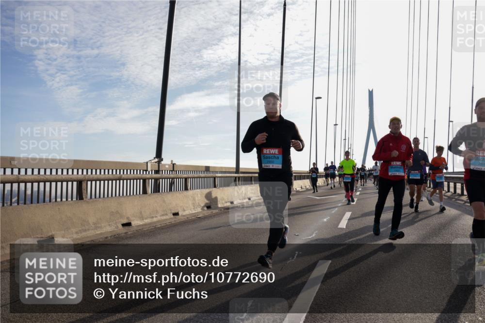 03.10.2026 - Köhlbrandbrückenlauf Yannick Fuchs http://msf.ph/oto/10772690 03.10.2026 09:29:33 Position 1 2950, 284 meine-sportfotos.de
