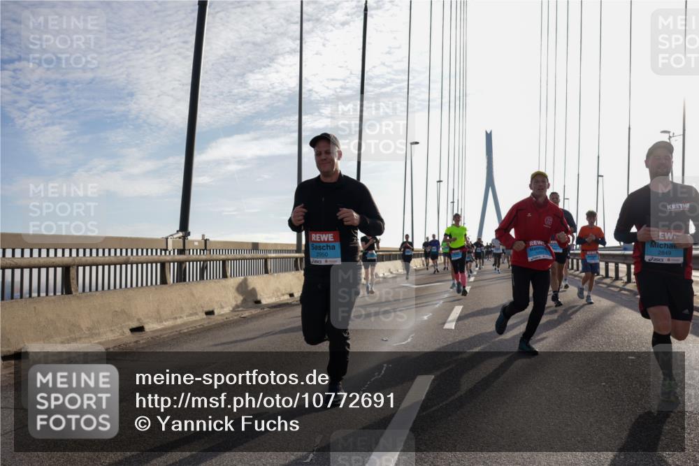 03.10.2026 - Köhlbrandbrückenlauf Yannick Fuchs http://msf.ph/oto/10772691 03.10.2026 09:29:33 Position 1 2950, 2849 meine-sportfotos.de
