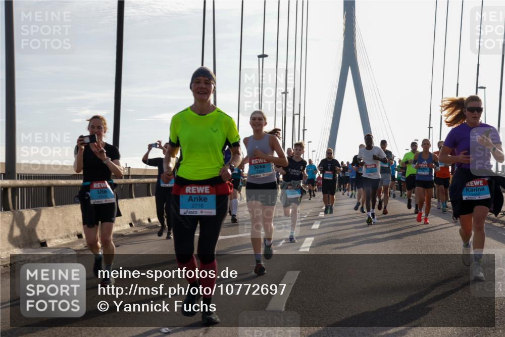 03.10.2026 - Köhlbrandbrückenlauf Yannick Fuchs http://msf.ph/oto/10772697 03.10.2026 09:29:35 Position 1 2315, 2716, 2304 meine-sportfotos.de