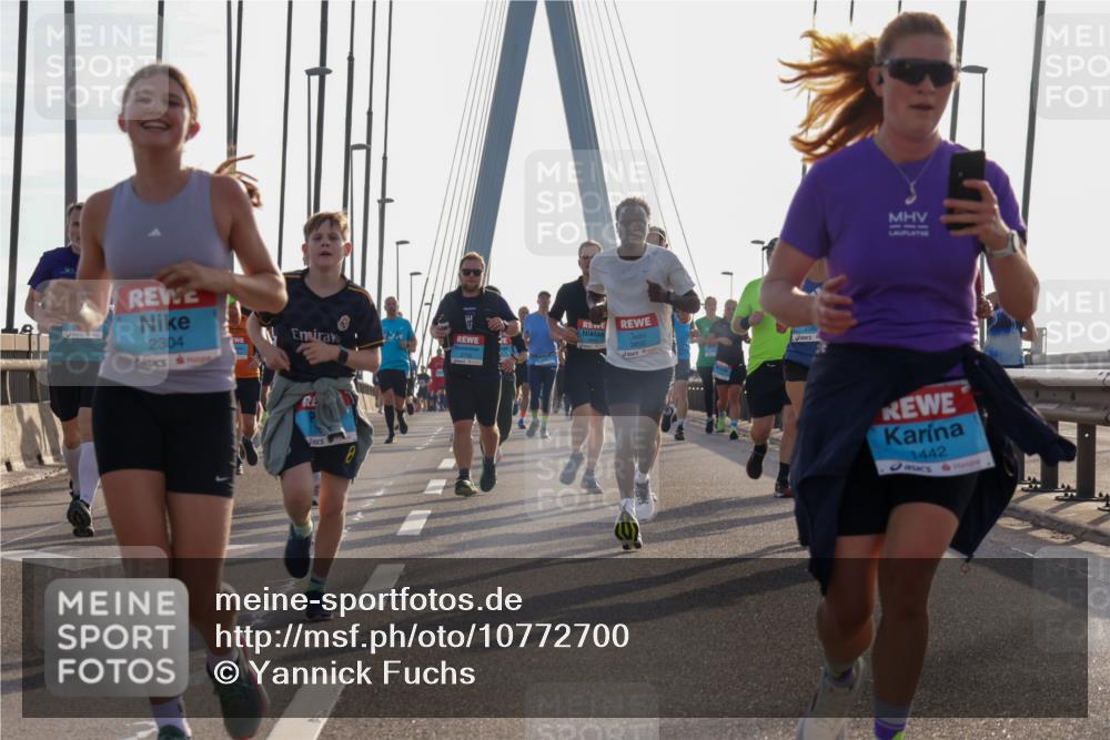 03.10.2026 - Köhlbrandbrückenlauf Yannick Fuchs http://msf.ph/oto/10772700 03.10.2026 09:29:36 Position 1 2304, 1442 meine-sportfotos.de