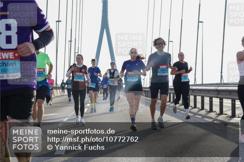 03.10.2026 - Köhlbrandbrückenlauf Yannick Fuchs http://msf.ph/oto/10772762 03.10.2026 09:29:55 Position 1 8, 551, 2567, 1287, 1286 meine-sportfotos.de