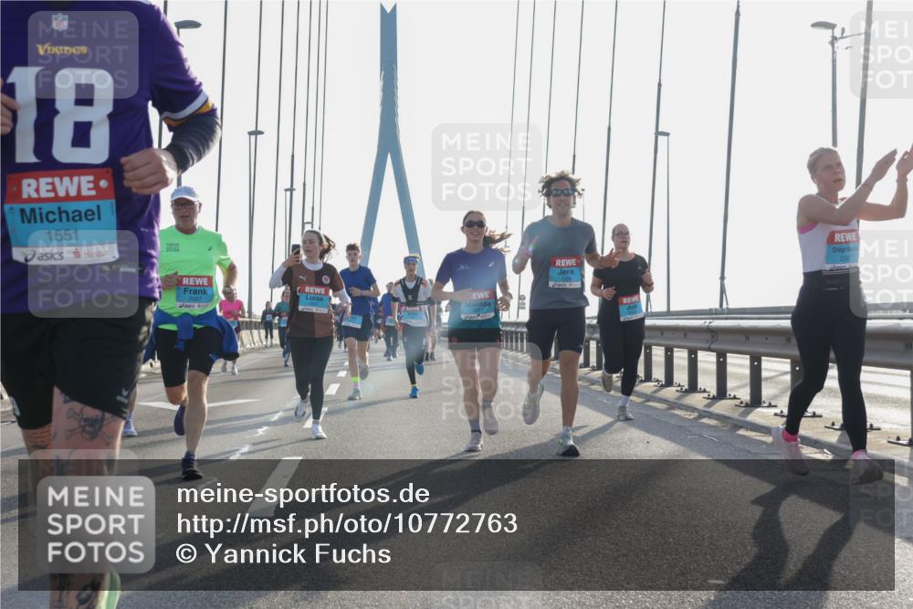 03.10.2026 - Köhlbrandbrückenlauf Yannick Fuchs http://msf.ph/oto/10772763 03.10.2026 09:29:55 Position 1 18, 1551, 2026, 2567, 2327 meine-sportfotos.de