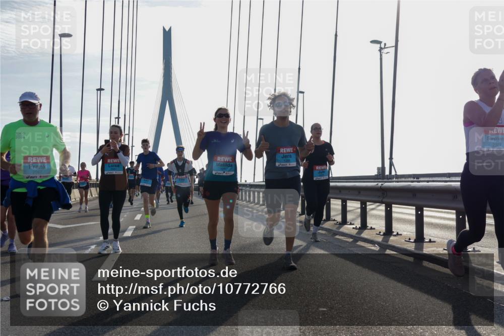 03.10.2026 - Köhlbrandbrückenlauf Yannick Fuchs http://msf.ph/oto/10772766 03.10.2026 09:29:56 Position 1 2026, 2567, 1287, 1286, 2327 meine-sportfotos.de