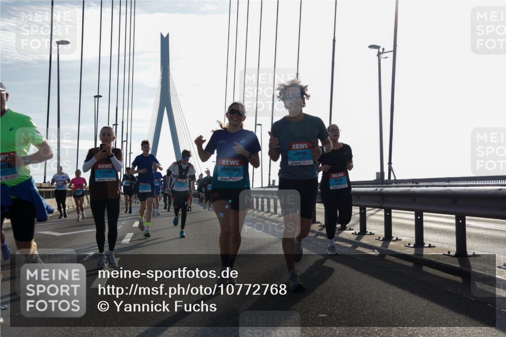 03.10.2026 - Köhlbrandbrückenlauf Yannick Fuchs http://msf.ph/oto/10772768 03.10.2026 09:29:56 Position 1 567, 1287, 1286 meine-sportfotos.de