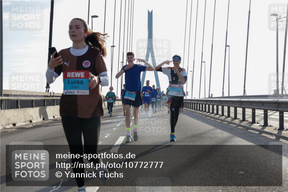 03.10.2026 - Köhlbrandbrückenlauf Yannick Fuchs http://msf.ph/oto/10772777 03.10.2026 09:29:58 Position 1 2661, 2917 meine-sportfotos.de
