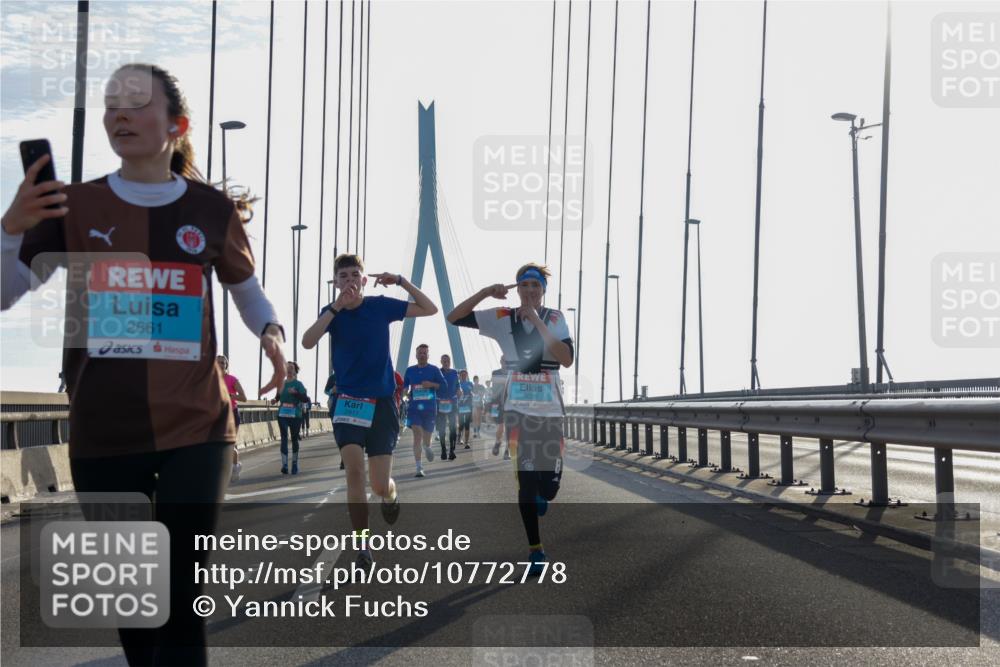 03.10.2026 - Köhlbrandbrückenlauf Yannick Fuchs http://msf.ph/oto/10772778 03.10.2026 09:29:58 Position 1 2661, 2917 meine-sportfotos.de