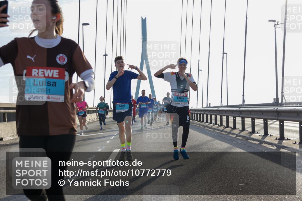 03.10.2026 - Köhlbrandbrückenlauf Yannick Fuchs http://msf.ph/oto/10772779 03.10.2026 09:29:58 Position 1 2661, 5026, 2917 meine-sportfotos.de