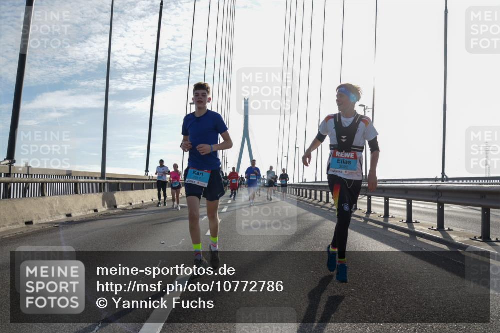 03.10.2026 - Köhlbrandbrückenlauf Yannick Fuchs http://msf.ph/oto/10772786 03.10.2026 09:29:59 Position 1 2917, 3020 meine-sportfotos.de